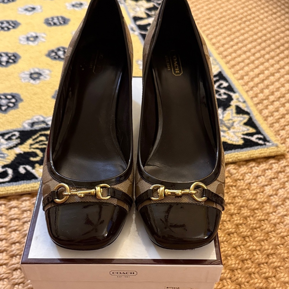 Coach Siganture Women's dark brown and Tan Heels